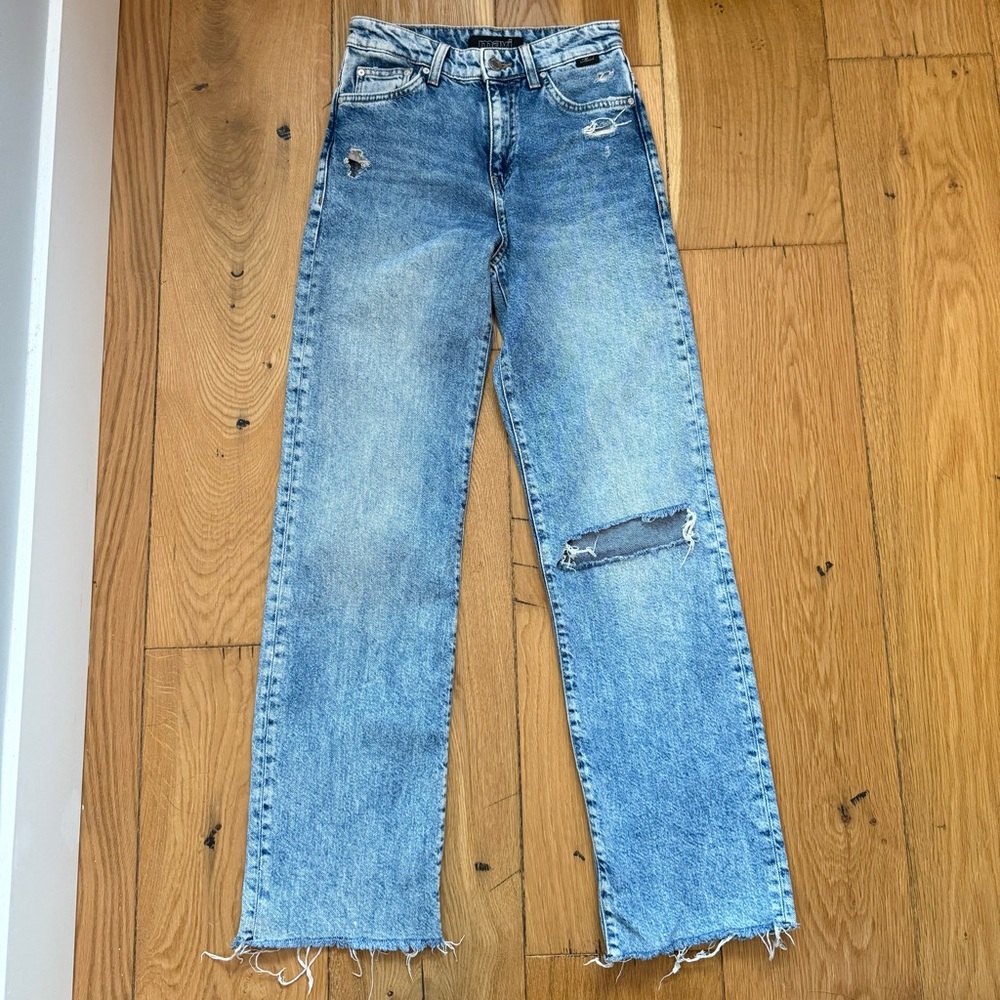 Mavi distressed jeans, “Barcelona”, high rise, wide leg. Great condition!